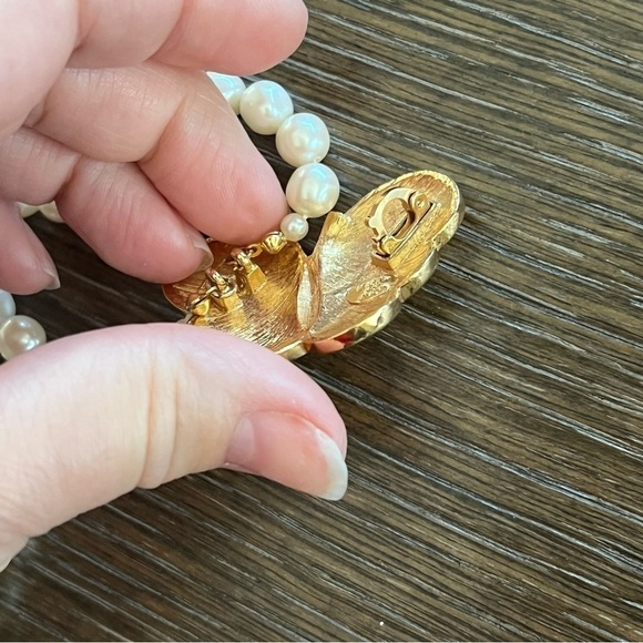 Kenneth Jay Lane for Avon vintage faux pearl necklace w butterfly enamel pendant - Picture 5 of 10